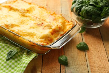 Cam yemek pişirme geleneksel lazanya