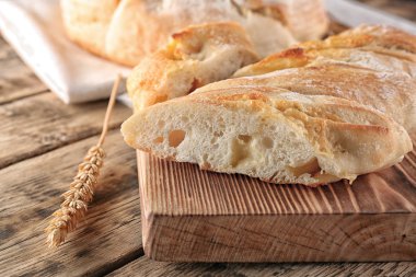 Baget ekmek dilimlenmiş