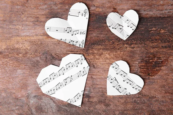 Καρδιές χαρτί με σημειώσεις μουσική — Φωτογραφία Αρχείου