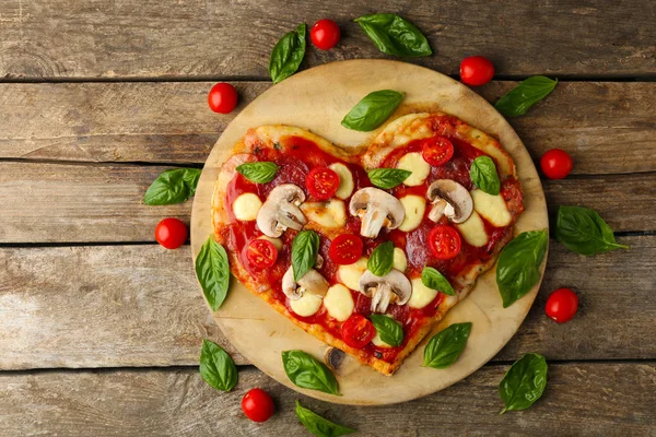 Pizza italiana vegetariana com queijo — Fotografia de Stock
