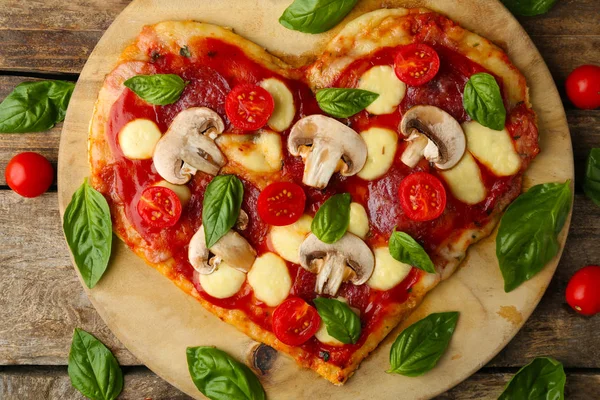 Pizza italiana vegetariana com queijo — Fotografia de Stock