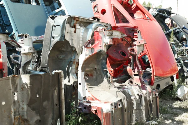 Carro destruído, de perto — Fotografia de Stock