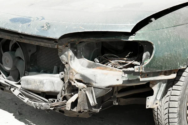 Vernietigde auto, close-up — Stockfoto