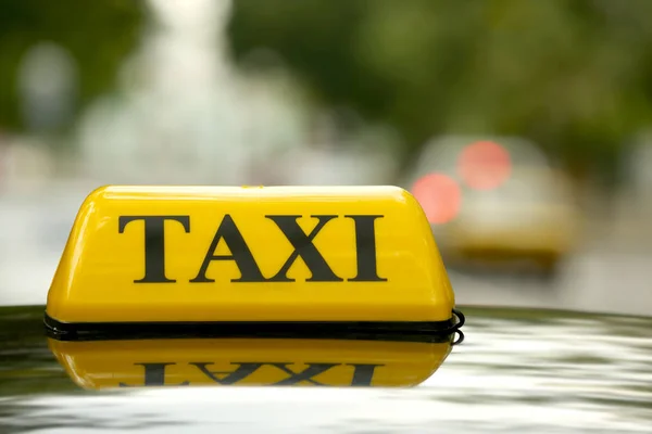 Taxi auto op straat — Stockfoto