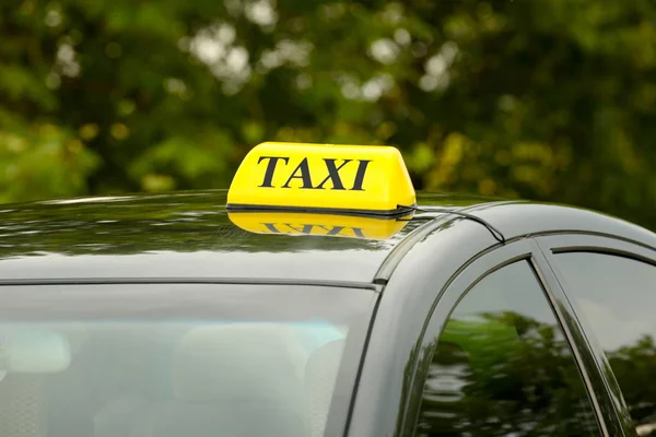 Vůz taxi na ulici — Stock fotografie