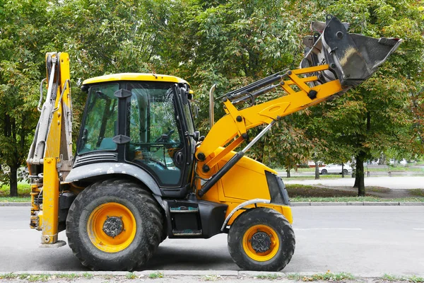 Bulldozer amarelo ao ar livre — Fotografia de Stock