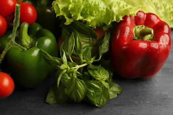 Diferentes verduras frescas — Foto de Stock