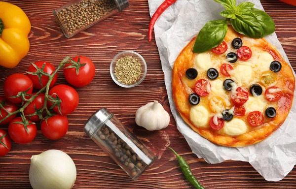 Delicious pizza with ingredients — Stock Photo, Image