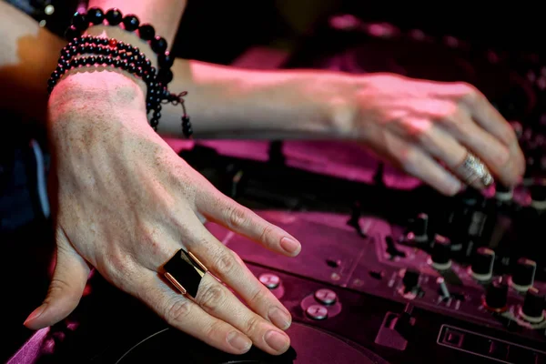 DJ mixing music — Stock Photo, Image