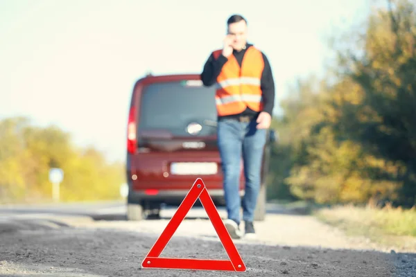 Triángulo rojo de advertencia — Foto de Stock