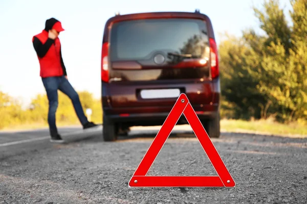 Triángulo rojo de advertencia — Foto de Stock