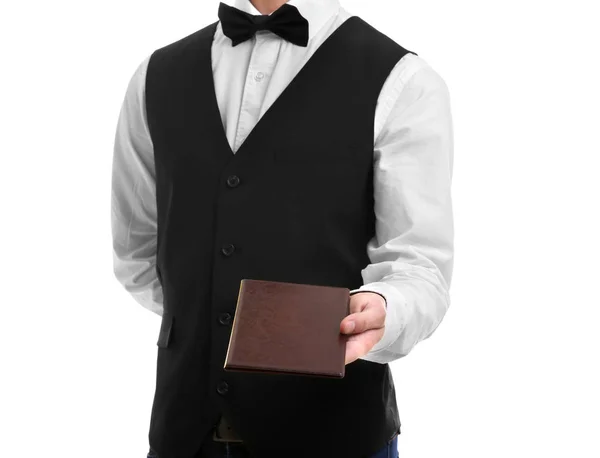 Официант держит коричневую папку счета — стоковое фото