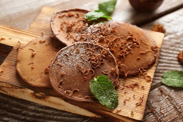 Вкусные блинчики с шоколадом — стоковое фото