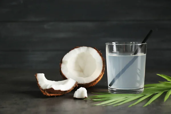 Glas kokoswater — Stockfoto
