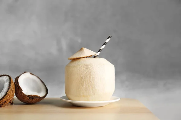 Coconut cocktail and nuts — Stock Photo, Image