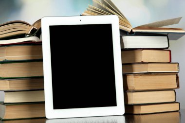 Tablet ve yığın kitap