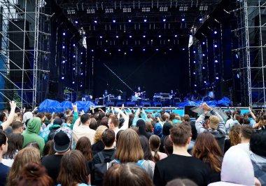 Kalabalık konser müzik keyfi