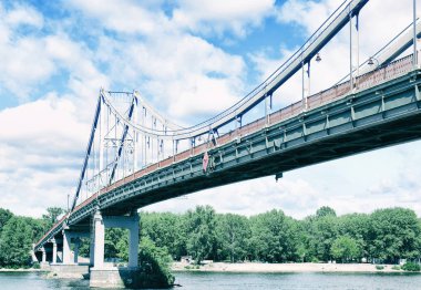 Çelik köprü Nehri üzerinde