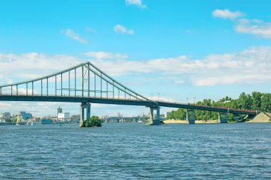 Çelik köprü Nehri üzerinde