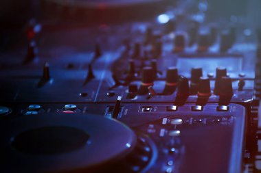profesyonel Dj konsolu