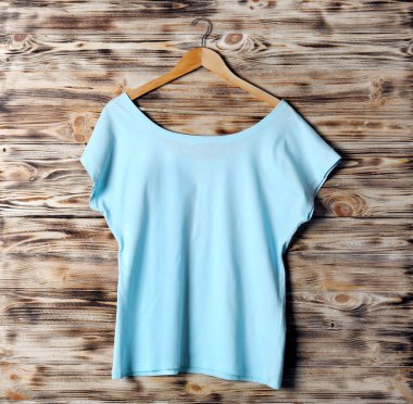 Boş ışık mavi t-shirt