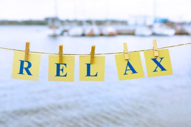 Basılı kelime Relax kartlarla