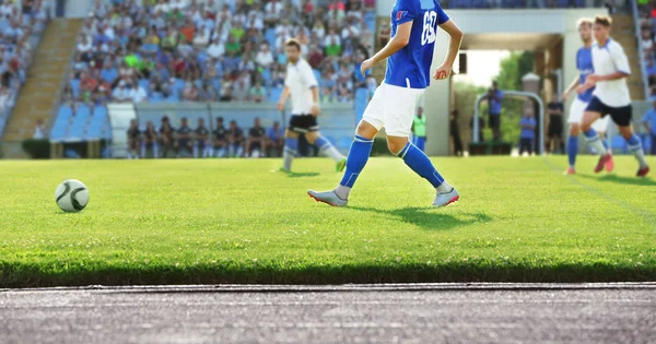 화창한 여름 날에서 축구 경기 — 스톡 사진