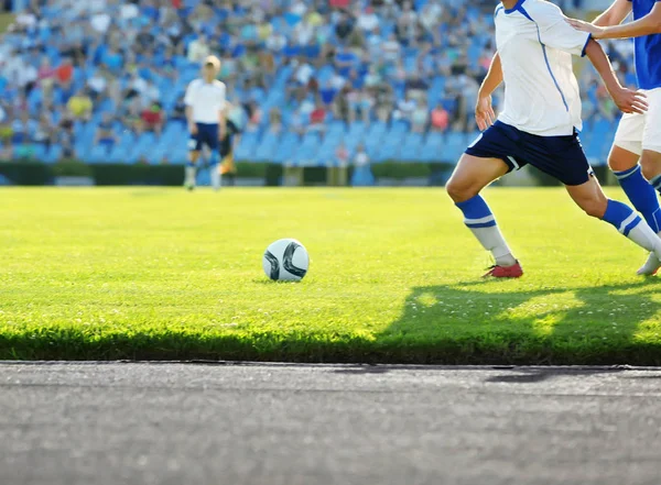 화창한 여름 날에서 축구 경기 — 스톡 사진