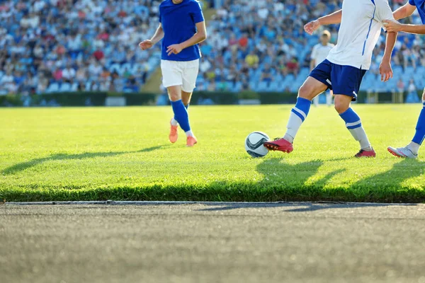 화창한 여름 날에서 축구 경기 — 스톡 사진