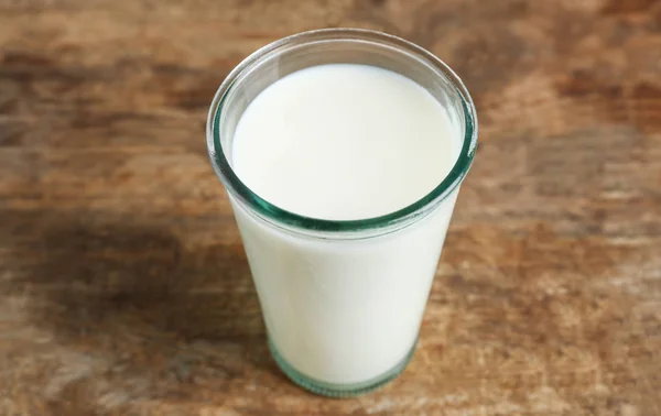 Glass of fresh milk — Stock Photo, Image