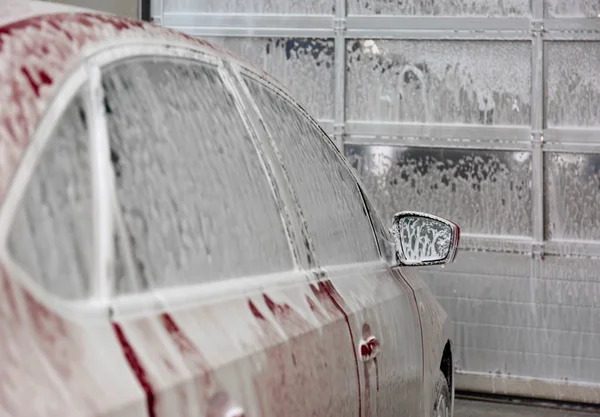 Car at wash station — Stock Photo, Image