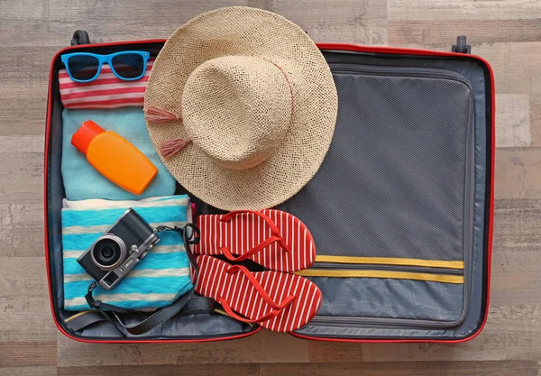 Open suitcase packed for travelling — Stock Photo, Image