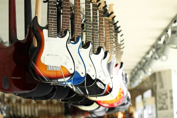 Guitars in music shop — Stock Photo, Image