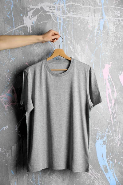 Boş gri t-shirt — Stok fotoğraf