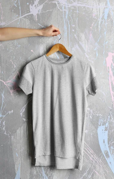 Blank grey t-shirt — Stock Photo, Image