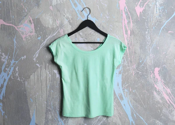 रिक्त हिरवा टी-शर्ट — स्टॉक फोटो, इमेज