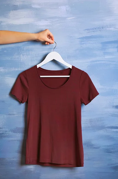 Blank maroon t-shirt — Stock Photo, Image