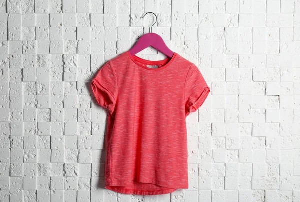 T-shirt rossa bianca — Foto Stock