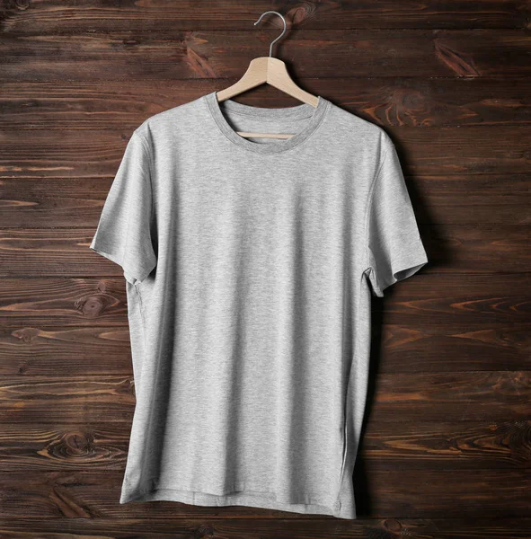 T-shirt cinzenta em branco — Fotografia de Stock