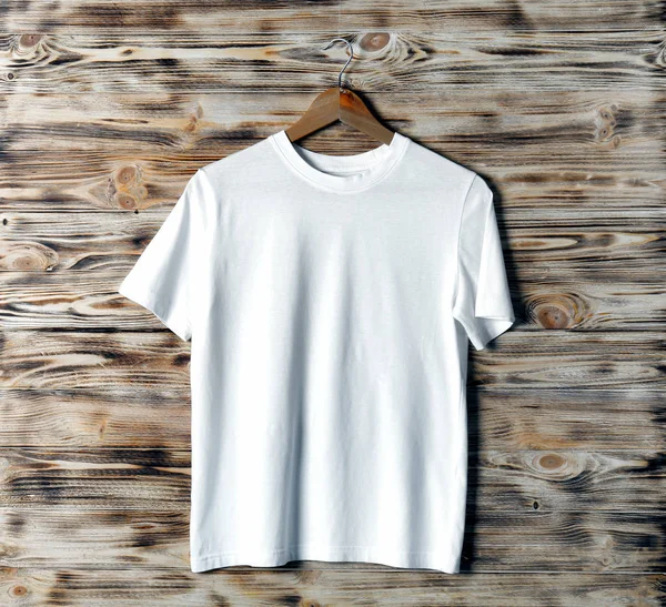 T-shirt branca em branco — Fotografia de Stock