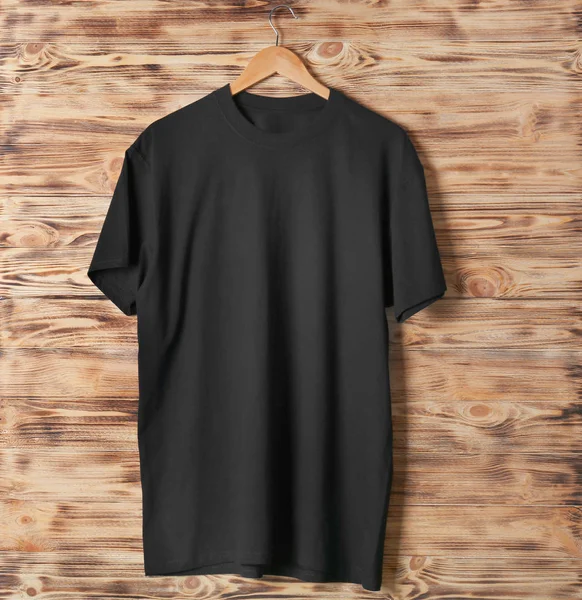 T-shirt preta em branco — Fotografia de Stock
