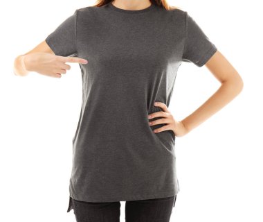 Genç kadın boş gri t-shirt