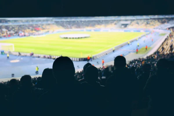 Fani oglądania meczu piłki nożnej — Zdjęcie stockowe