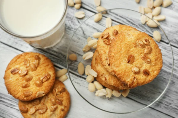 Peanut cookies with milk — Stock Photo, Image