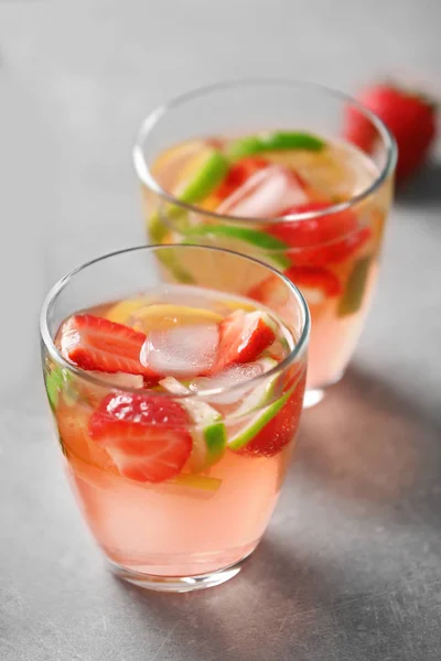 Two glasses of strawberry cocktail — Stock Photo, Image