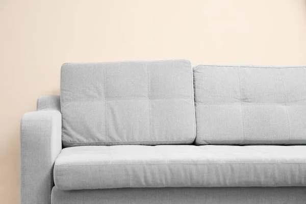 Neue gemütliche Couch — Stockfoto