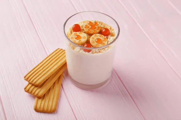 Biscotti per bambini e cocktail di latte — Foto Stock