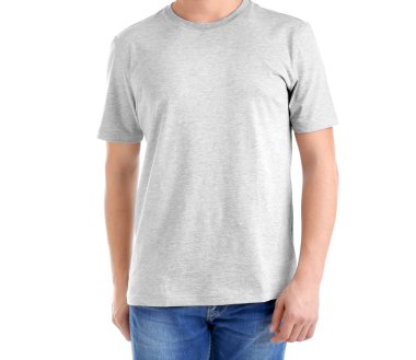 Genç adam boş t-shirt