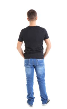 Genç adam boş t-shirt