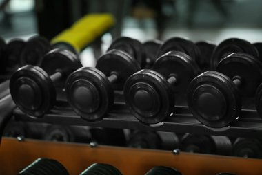 Farklı halter salonunda